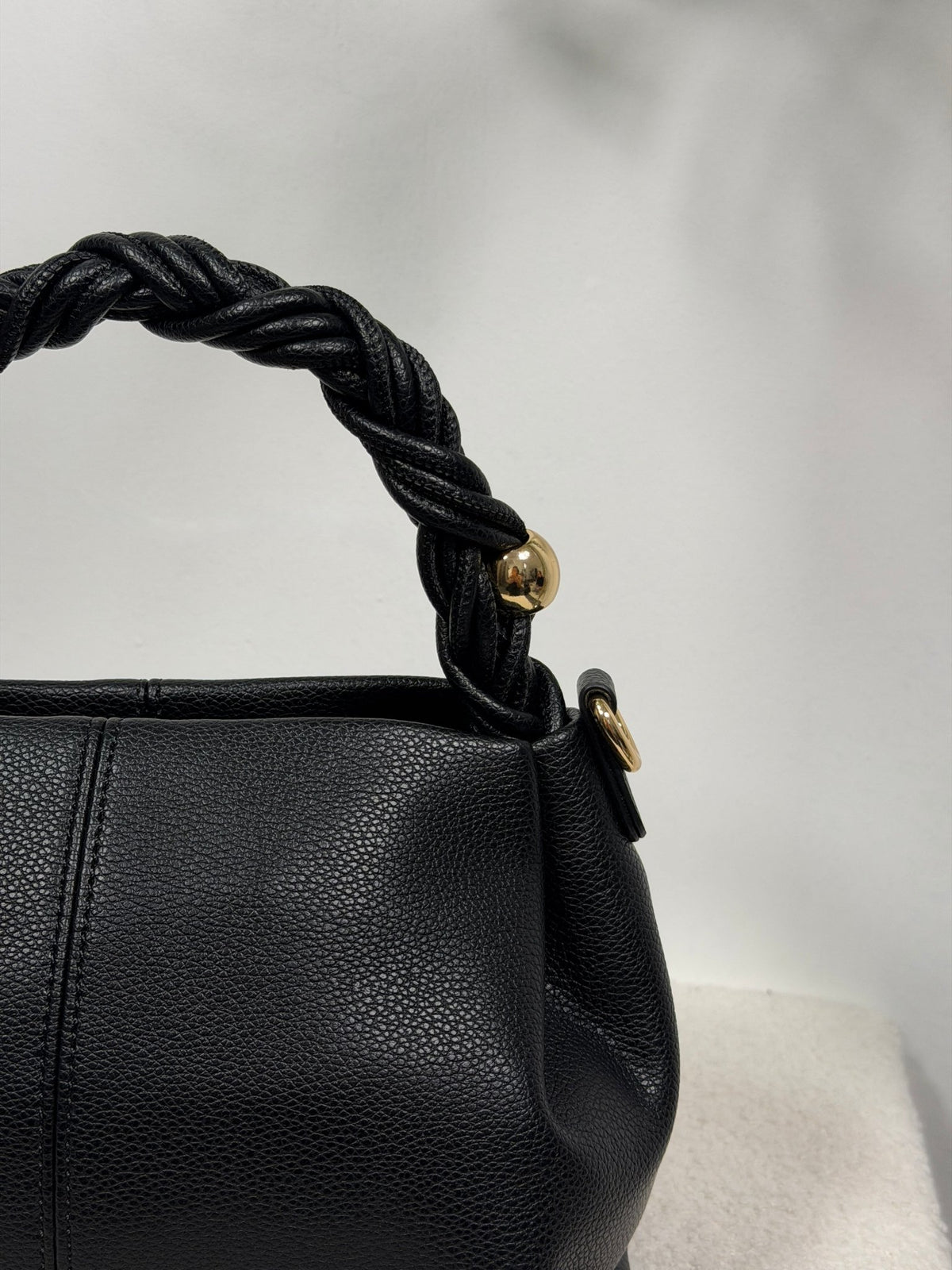 Sac à main anse torsadée noir femme – Odéon - Prêt-à-porter féminin | HBL Studio