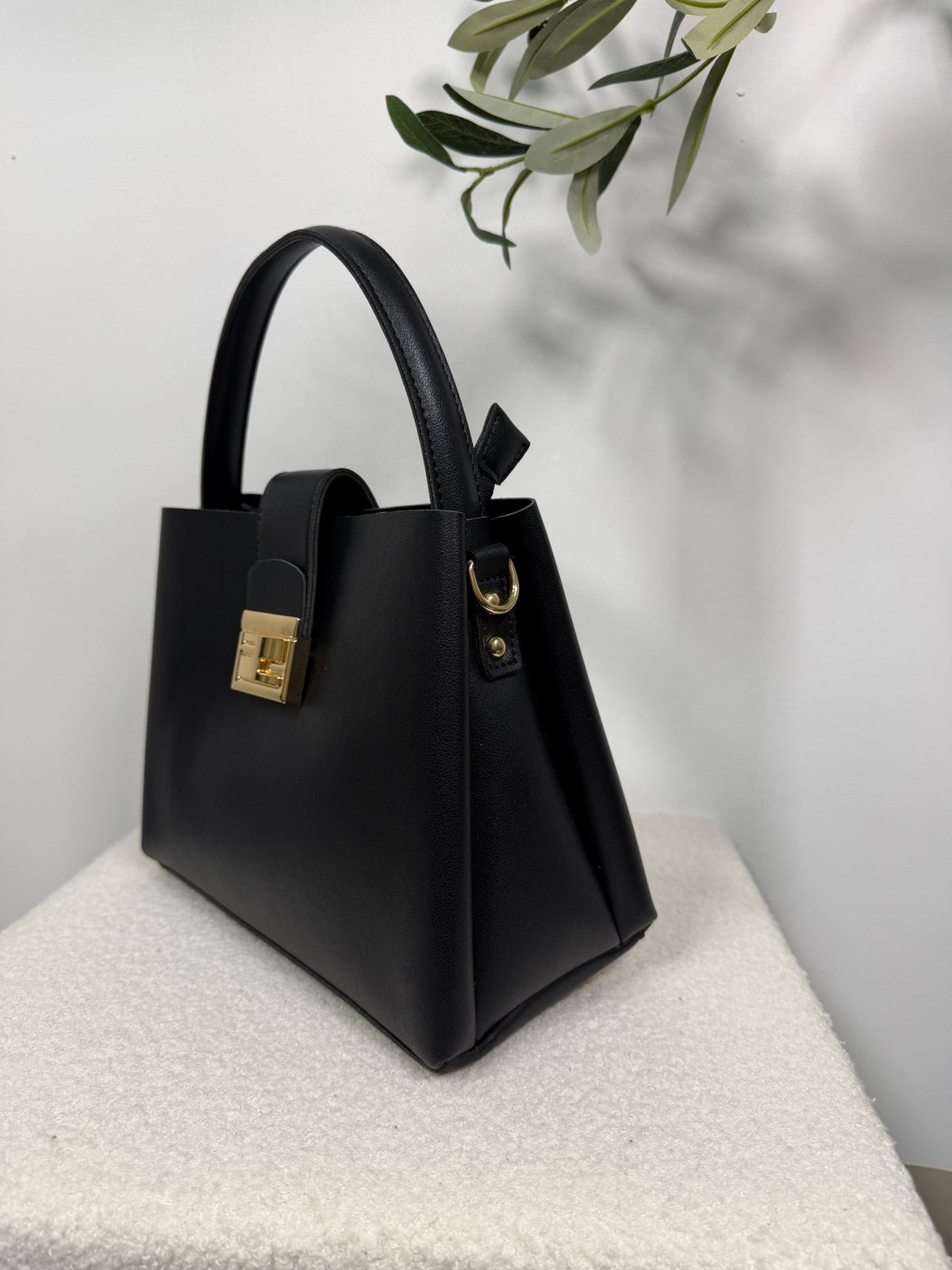 Sac à main structuré fermoir doré noir femme – Marais - Prêt-à-porter féminin | HBL Studio